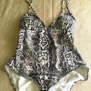 Tommy Bahama snake criss back 1 piece swimsuit